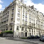 Champs De Mars Deschanel Apartment Paris