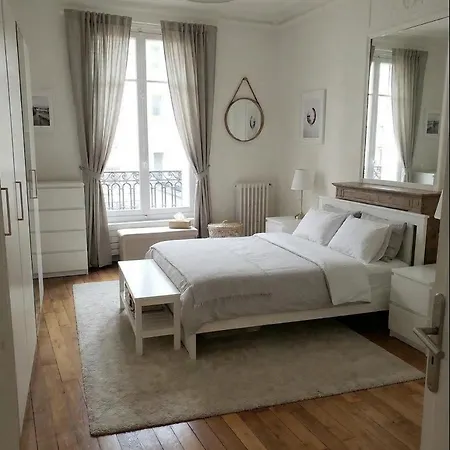 Champs De Mars Deschanel 파리