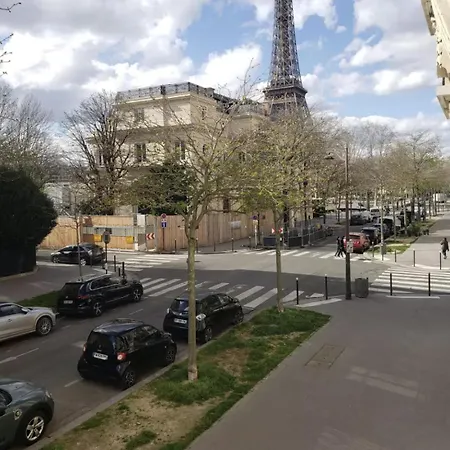 Champs De Mars Deschanel 아파트