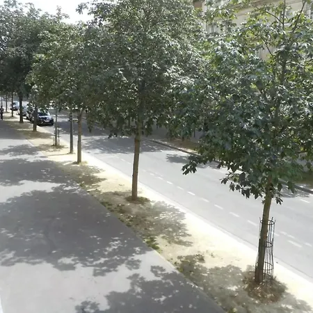 Champs De Mars Deschanel 파리