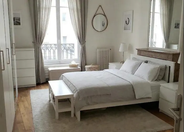 Champs De Mars Deschanel 파리