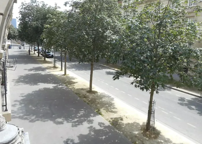 Champs De Mars Deschanel 파리